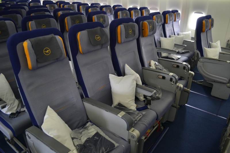 Resultado de imagem para lufthansa  Austrian Airlines assentos economica